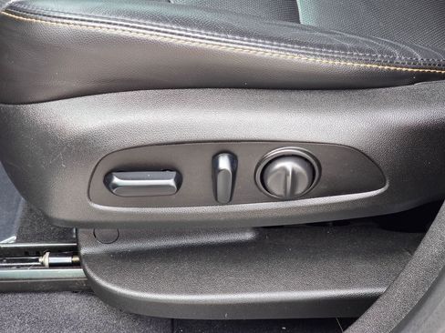 Used 2019 Chevrolet Equinox Premier AWD/4WD image 16
