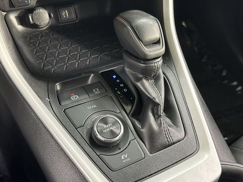 Used 2025 Toyota RAV4 XLE AWD/4WD image 34