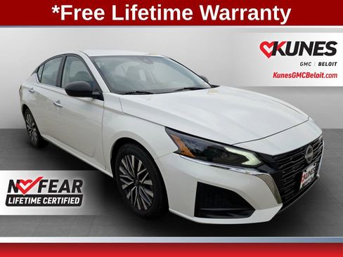 Used 2025 Nissan Altima 2.5 SV FWD image 1