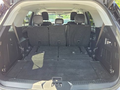Used 2021 Ford Explorer XLT w/ Equipment Group 202A RWD image 13