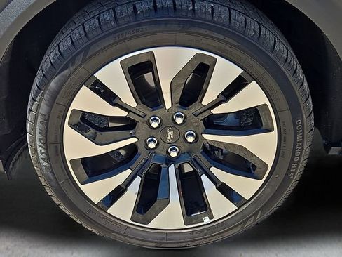 Used 2025 Ford Explorer Platinum w/ LUX Leather Package AWD/4WD image 8