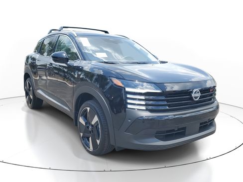 New 2025 Nissan Kicks SR image 3