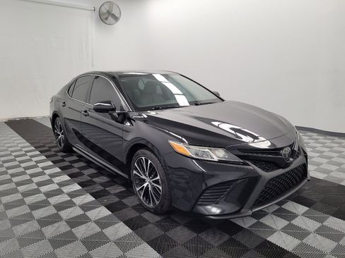 Used 2019 Toyota Camry SE FWD image 13