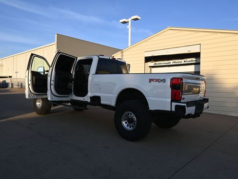Used 2024 Ford F350 Platinum w/ FX4 Off-Road Package image 32