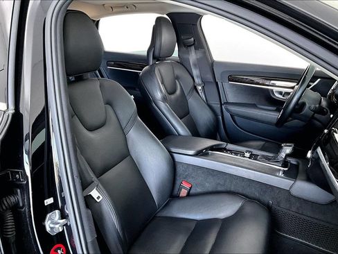 Used 2017 Volvo S90 T5 Momentum w/ Convenience Package FWD image 8