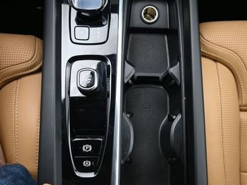 Used 2023 Volvo XC60 B6 Ultimate w/ Climate Package image 11