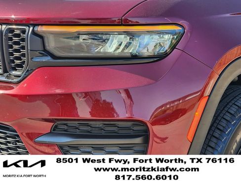 Used 2025 Jeep Grand Cherokee Altitude AWD/4WD image 7