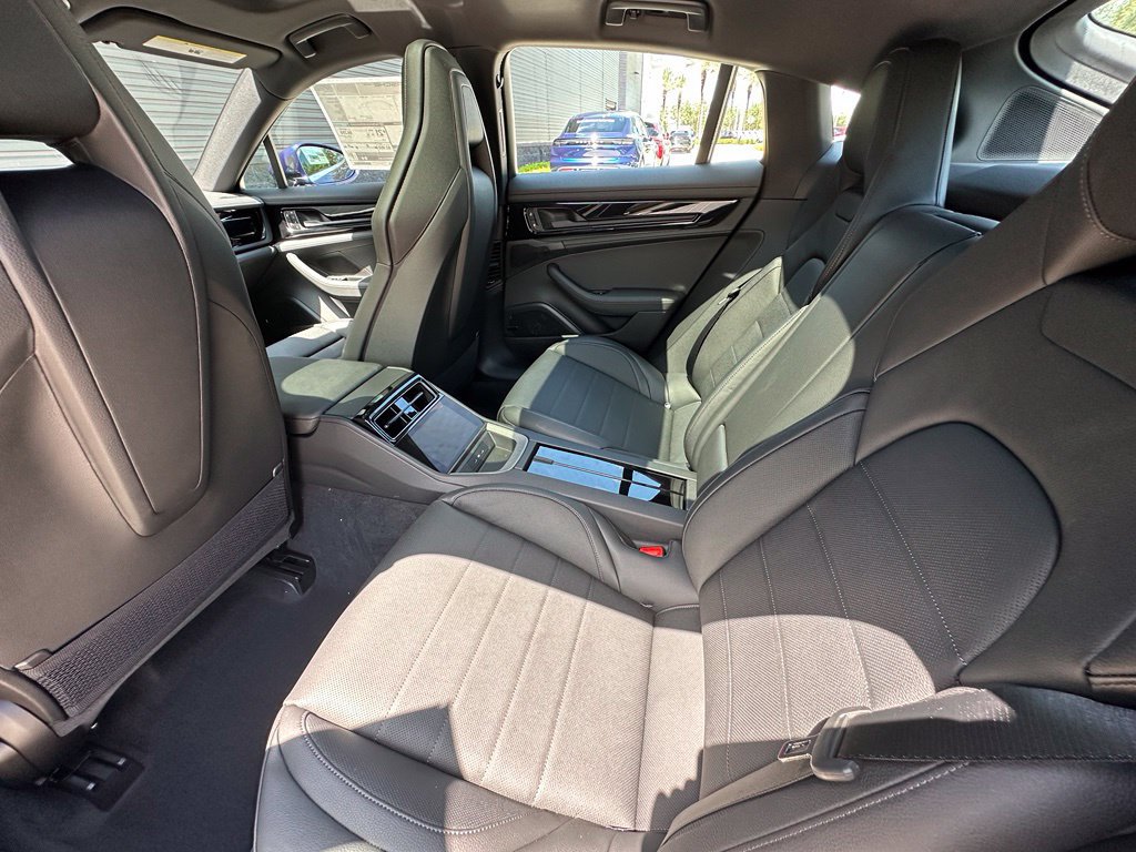 Used 2026 Porsche Panamera RWD image 34