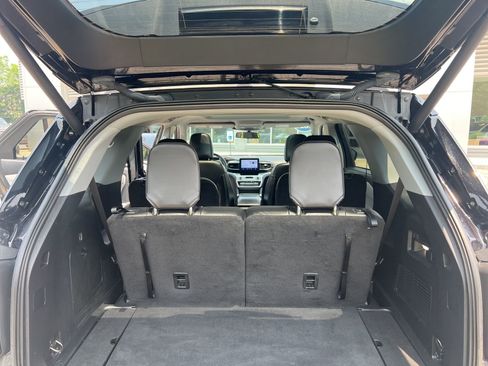 Used 2022 Ford Explorer XLT w/ Equipment Group 202A image 10