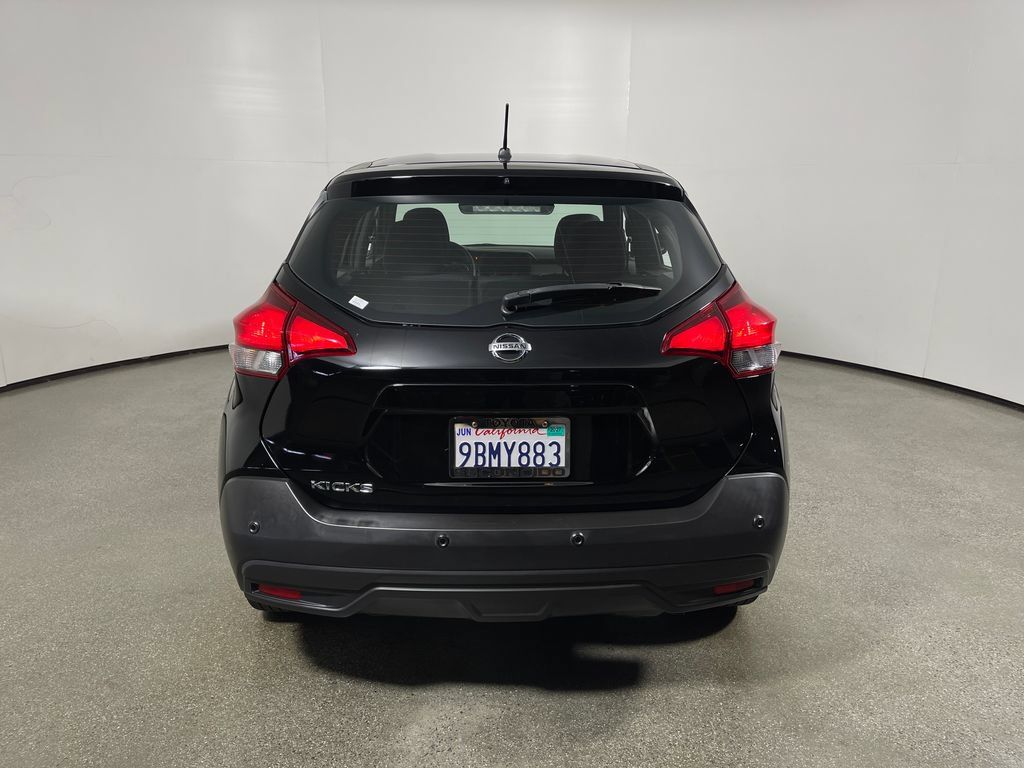 Used 2020 Nissan Kicks S FWD image 4
