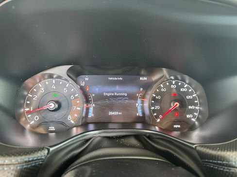 Used 2025 Jeep Compass Latitude w/ Convenience Group AWD/4WD image 40