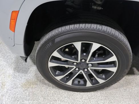 Used 2022 Jeep Grand Cherokee L Overland w/ Advanced Protech Group III AWD/4WD image 10