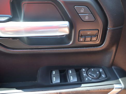 Used 2023 GMC Sierra 2500 Denali w/ Denali Ultimate Package AWD/4WD image 24