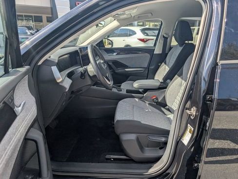 Certified 2025 Volkswagen Tiguan S w/ 18" Wheel Package image 10