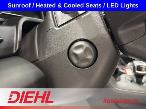 Used 2022 GMC Sierra 1500 AT4X image 26