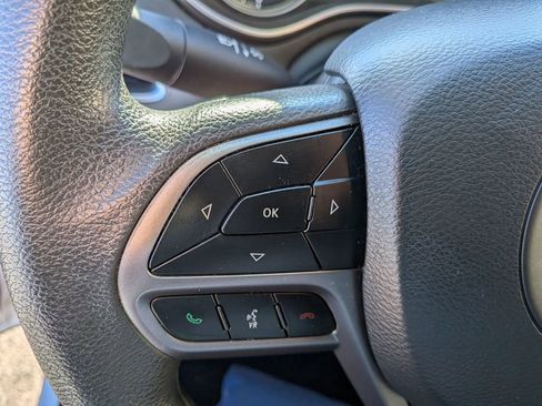 Used 2021 Jeep Cherokee Latitude image 16