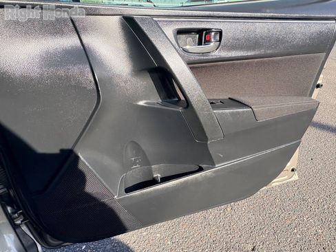 Used 2019 Toyota Corolla L image 30