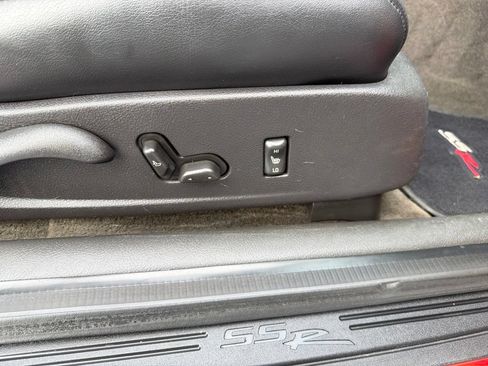 Used 2004 Chevrolet SSR w/ Preferred Equipment Group RWD image 27