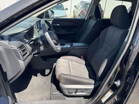 Used 2024 Nissan Rogue SV FWD image 9