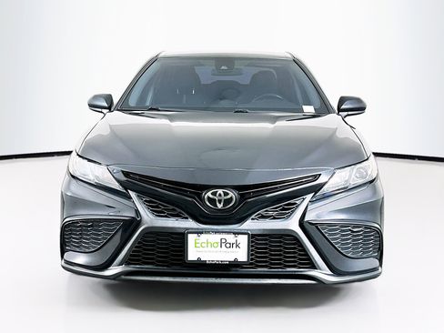Used 2021 Toyota Camry SE FWD image 2