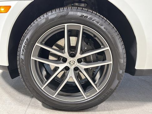 Used 2025 Porsche Macan image 42