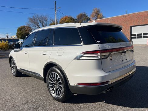 Used 2022 Lincoln Aviator AWD w/ Premium Package image 3