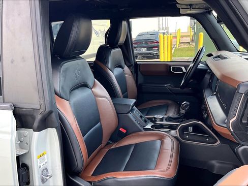 Used 2024 Ford Bronco Outer Banks image 9