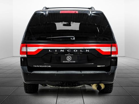 Used 2015 Lincoln Navigator 2WD image 10