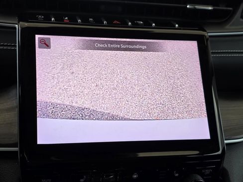 Used 2023 Jeep Grand Cherokee L Limited w/ Black Appearance Package image 17