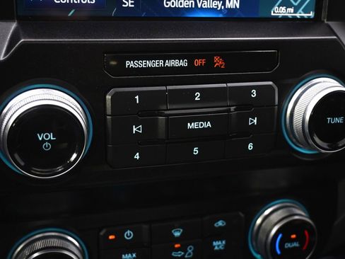 Used 2020 Ford F150 Lariat w/ Equipment Group 502A Luxury AWD/4WD image 32
