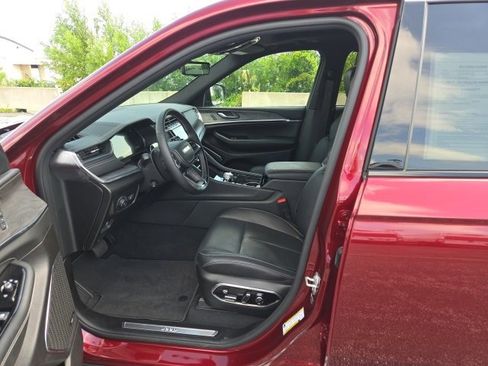 Used 2024 Jeep Grand Cherokee L Overland w/ Advanced Protech Group III image 32