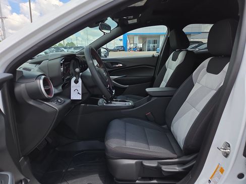 New 2026 Chevrolet Trax RS w/ Sunroof Package FWD image 10