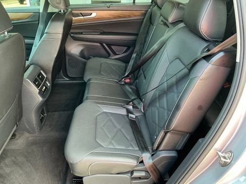 Used 2025 Volkswagen Atlas SE FWD image 10