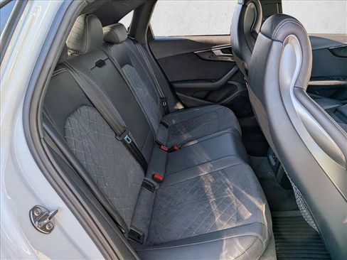 Used 2022 Audi S4 Premium image 17