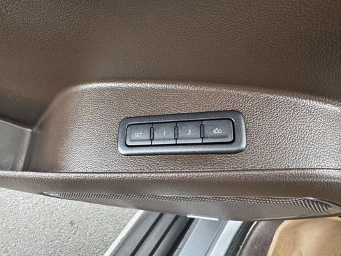 Used 2019 GMC Yukon XL Denali image 18