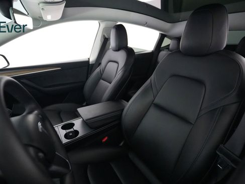 Used 2022 Tesla Model Y Long Range AWD/4WD image 4