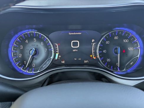 New 2026 Chrysler Pacifica Pinnacle w/ Trailer Tow Group AWD/4WD image 29