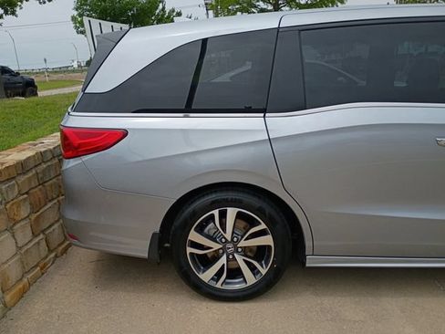 Used 2023 Honda Odyssey Touring image 4
