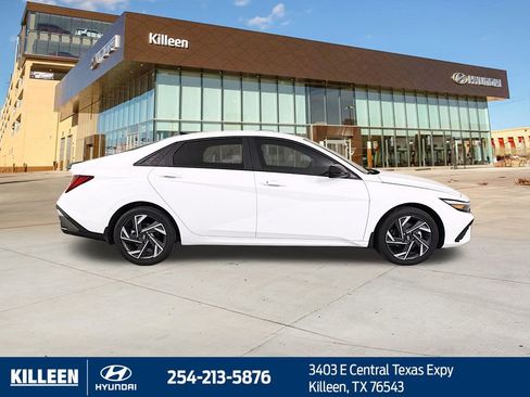 Used 2025 Hyundai Elantra SEL image 10
