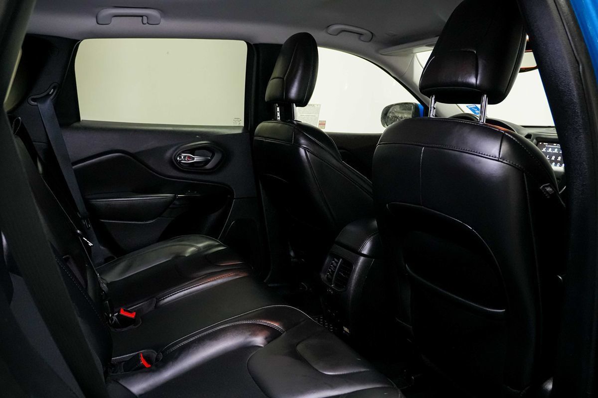 Used 2020 Jeep Cherokee Latitude Plus FWD image 16