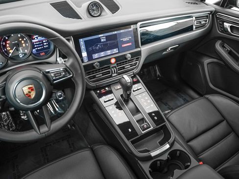 Certified 2026 Porsche Macan AWD/4WD image 19