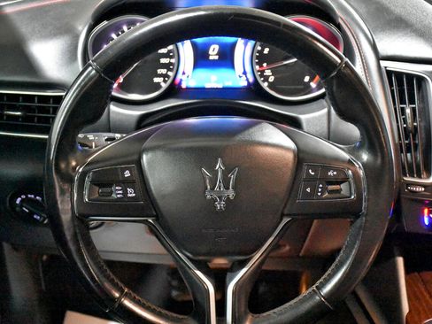 Used 2017 Maserati Levante w/ Luxury Package image 15