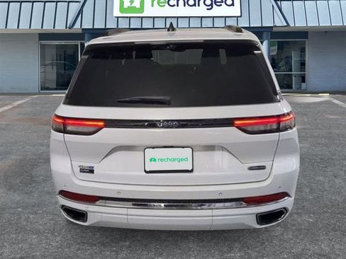 Used 2022 Jeep Grand Cherokee Overland w/ Luxury Tech Group IV AWD/4WD image 4