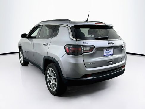 Used 2022 Jeep Compass Latitude w/ Sun and Sound Group AWD/4WD image 7