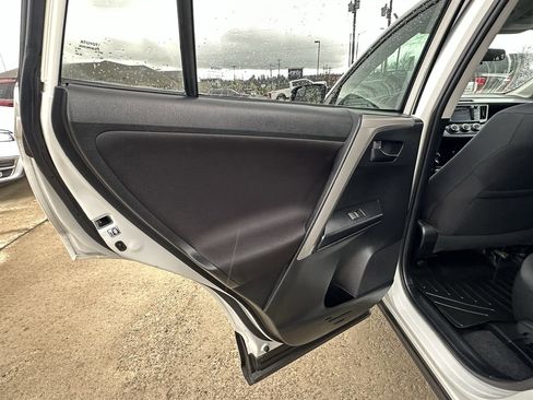 Used 2016 Toyota RAV4 LE image 22