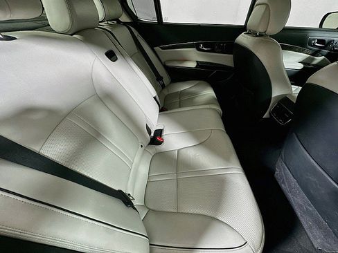 Used 2015 Kia K900 Luxury w/ VIP Package (Discontinued) RWD image 27