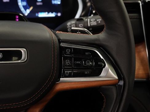 Certified 2025 Jeep Grand Cherokee L Summit AWD/4WD image 43