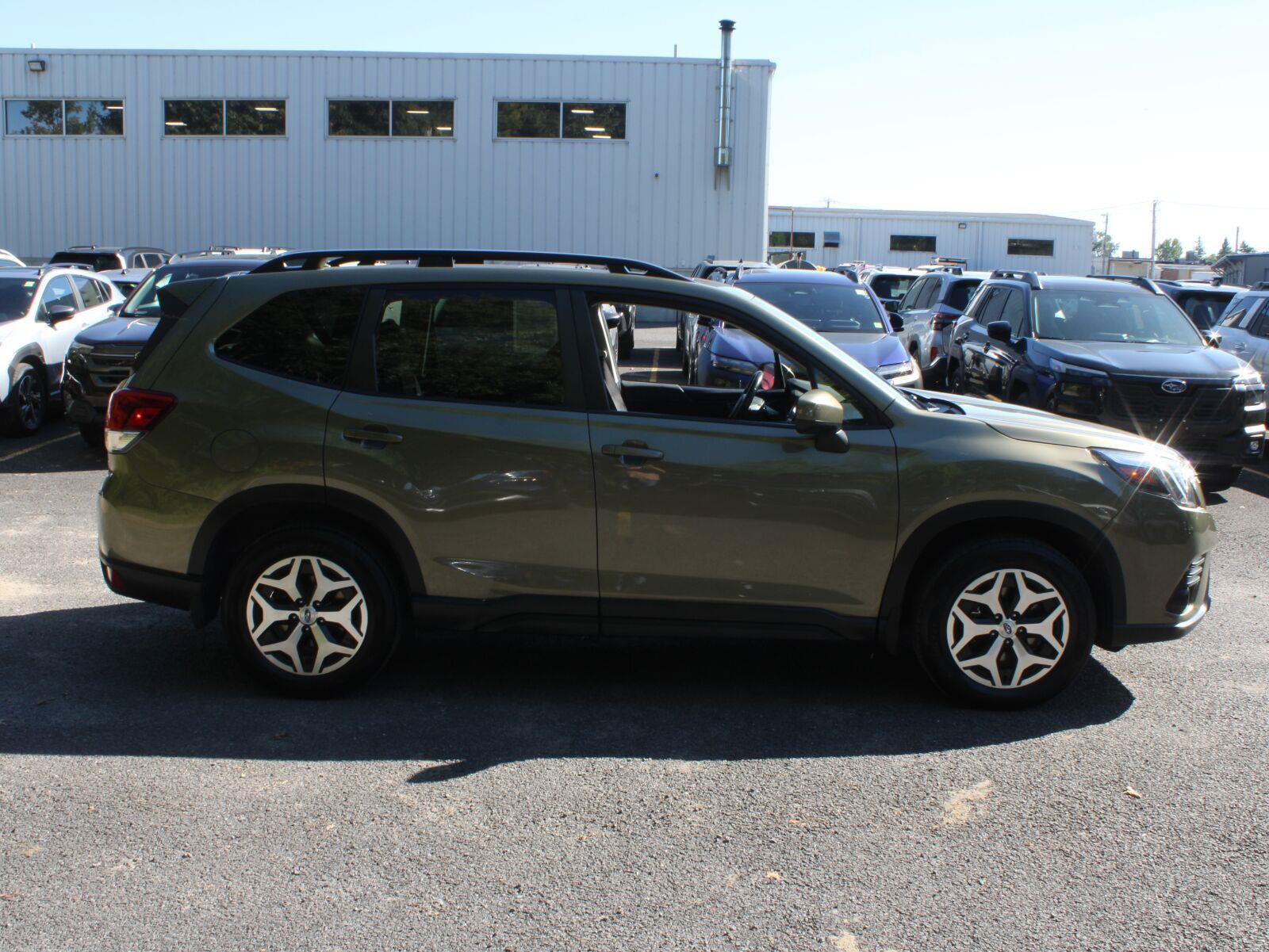 Used 2022 Subaru Forester Premium AWD/4WD image 4