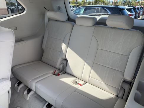 New 2026 Buick Enclave Avenir FWD image 10