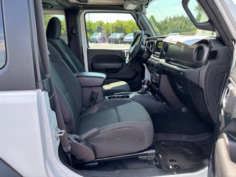 Used 2022 Jeep Wrangler Sport AWD/4WD image 18
